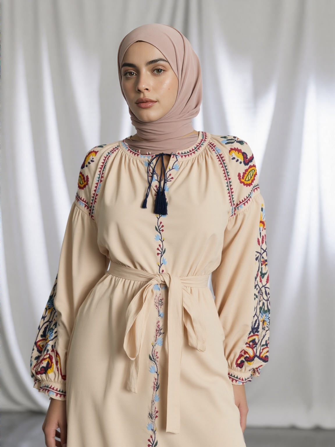 Beige embroidered midi dress, long sleeves, with adjustable tie.