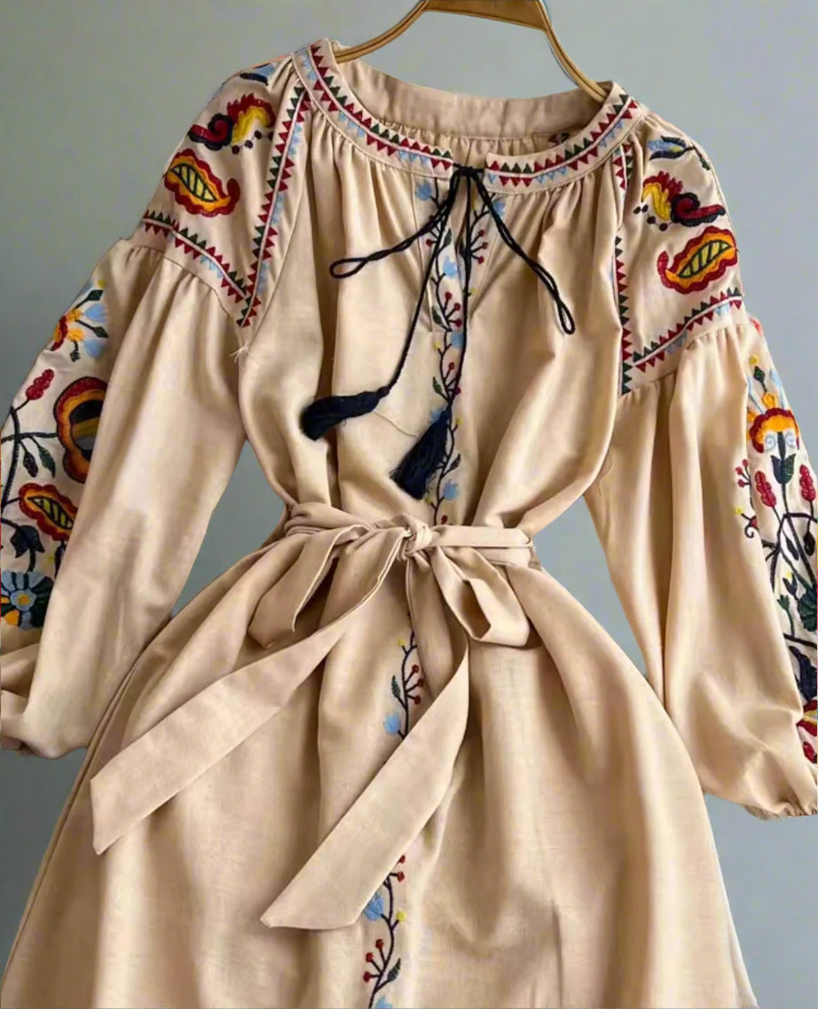 Beige embroidered midi dress, long sleeves, with adjustable tie.